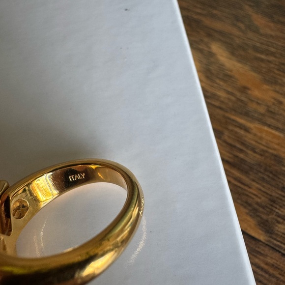 Louis Vuitton Essential Gold Ring - Picture 4 of 8